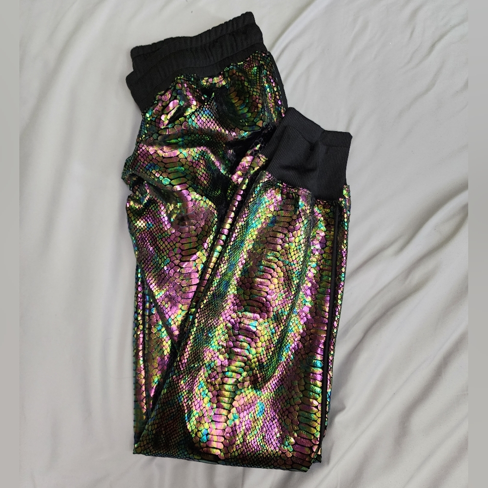 Metallic Animal Print Capris CBL Leggings